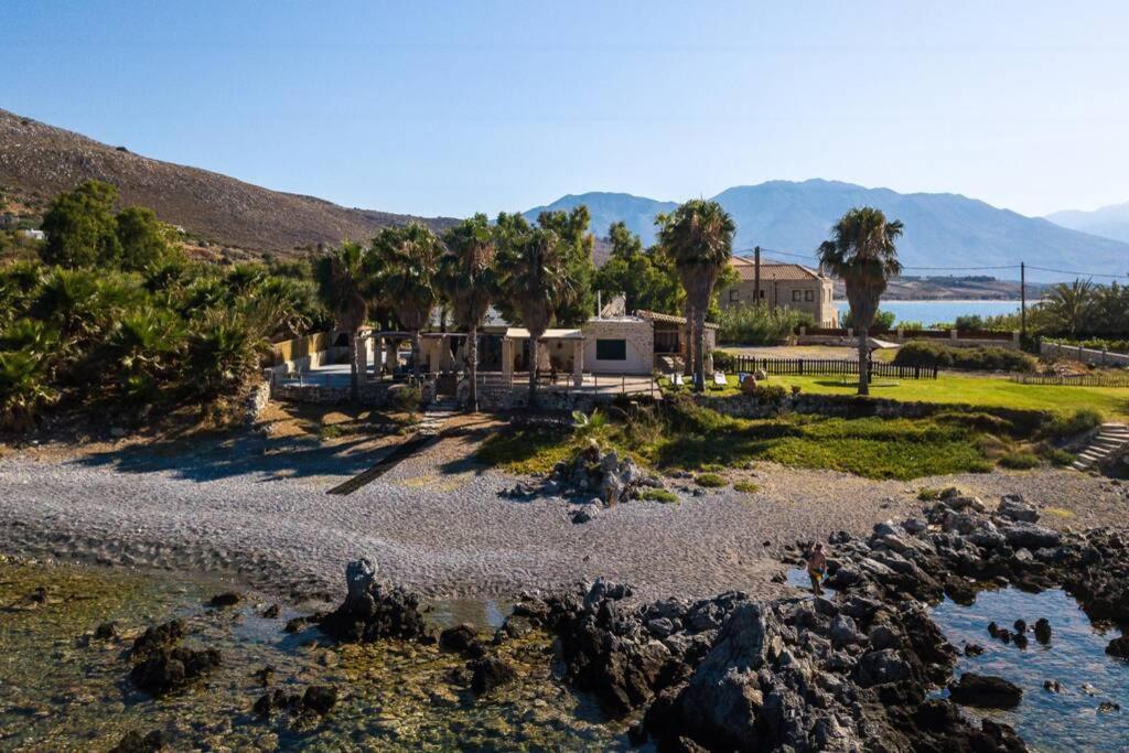 Villa Proto Helidoni - A Cozy Beachfront Villa Petres  Экстерьер фото