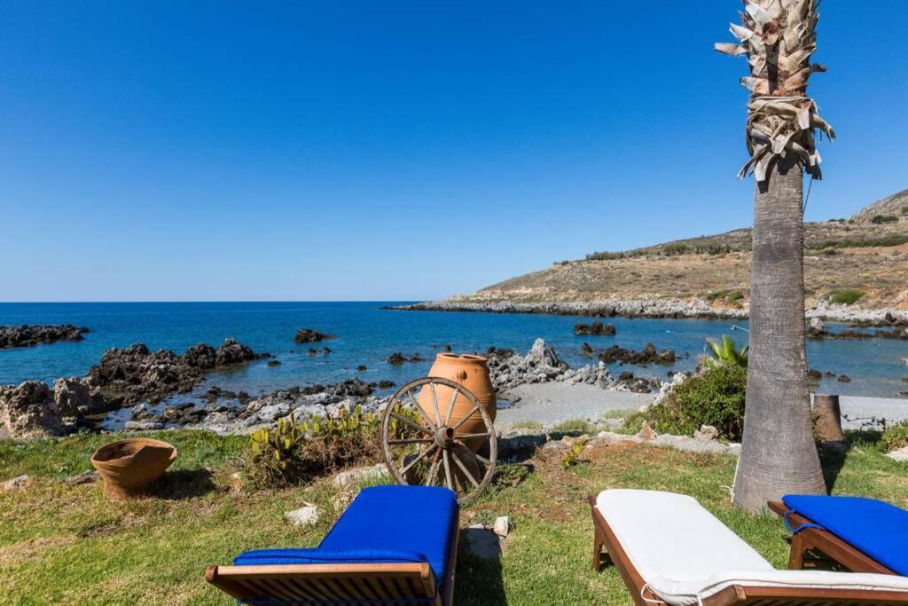 Villa Proto Helidoni - A Cozy Beachfront Villa Petres  Экстерьер фото