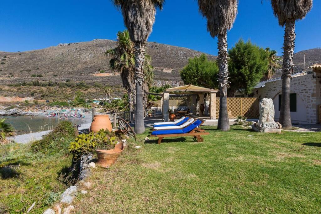Villa Proto Helidoni - A Cozy Beachfront Villa Petres  Экстерьер фото