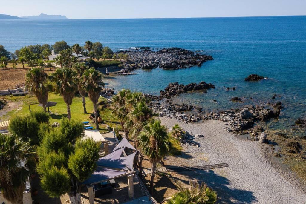 Villa Proto Helidoni - A Cozy Beachfront Villa Petres  Экстерьер фото