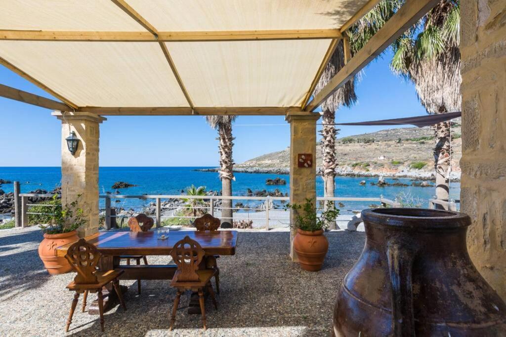 Villa Proto Helidoni - A Cozy Beachfront Villa Petres  Экстерьер фото