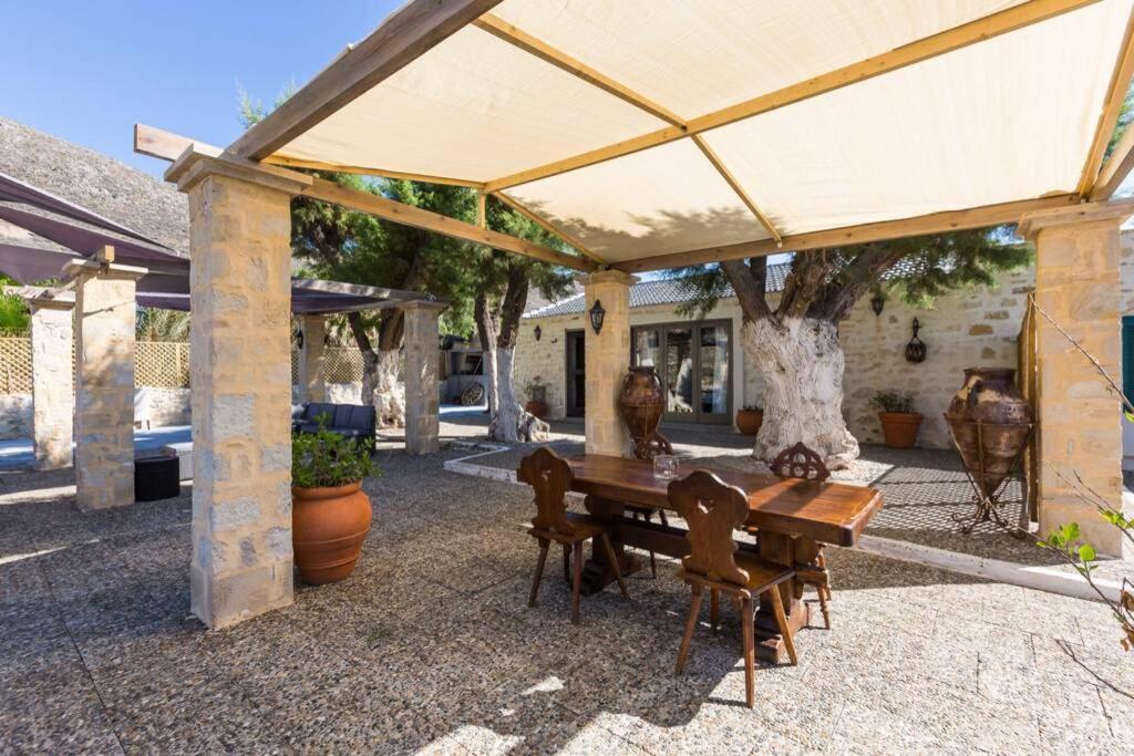Villa Proto Helidoni - A Cozy Beachfront Villa Petres  Экстерьер фото