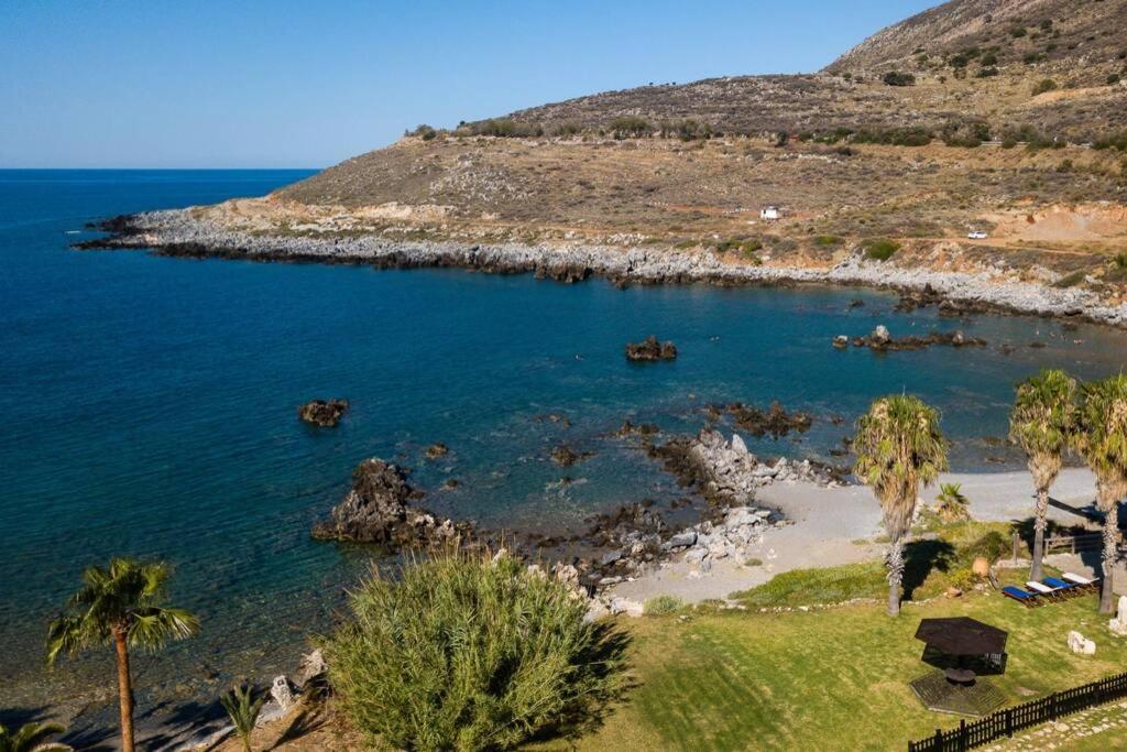 Villa Proto Helidoni - A Cozy Beachfront Villa Petres  Экстерьер фото
