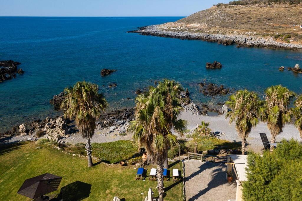 Villa Proto Helidoni - A Cozy Beachfront Villa Petres  Экстерьер фото